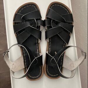 Women’s salt water sandals. Black size 8